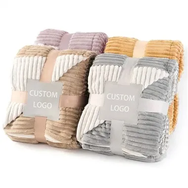 Шерпа накидає теплу ковдру